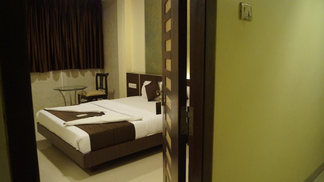 Hotel Panvel Palace Luaran gambar