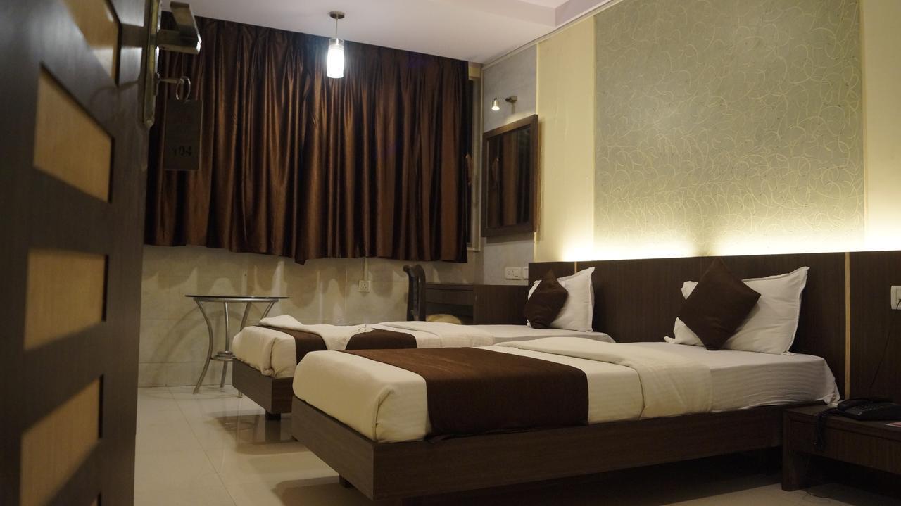 Hotel Panvel Palace Luaran gambar