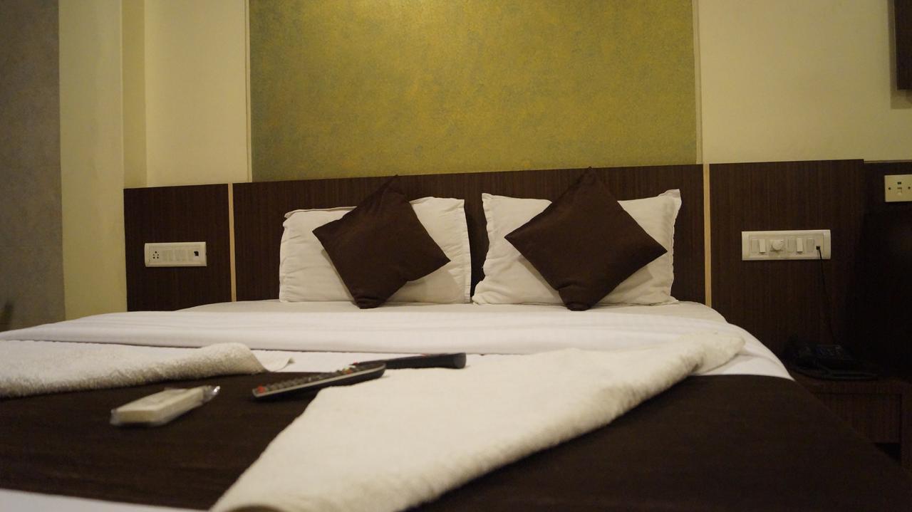 Hotel Panvel Palace Luaran gambar